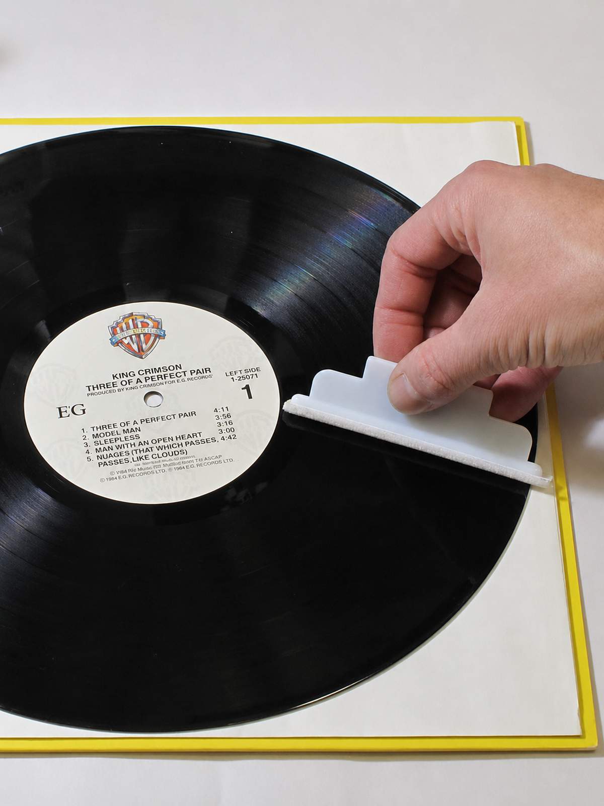 LAST Microfiber Applicators clean vinyl records more efficiently than brushes. Swiss velvet fibers reach deeply into record grooves to remove dust and dirt.