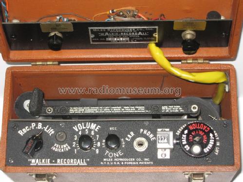 Walkie-Recordall, from radiomuseum.org