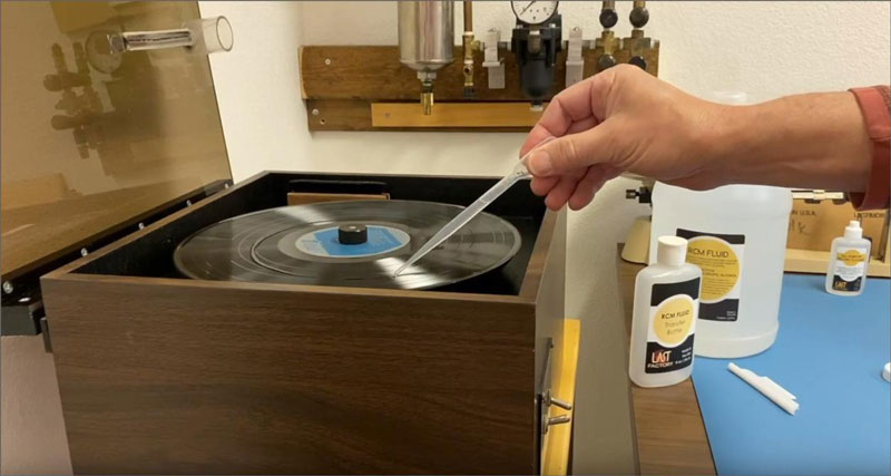 Using RCM fluid on vacuum-style record cleaning machine