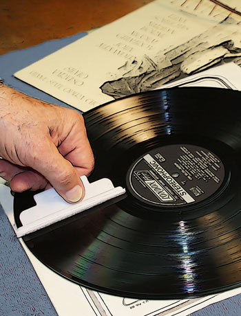 Using Applicators to Clean Vinyl Records