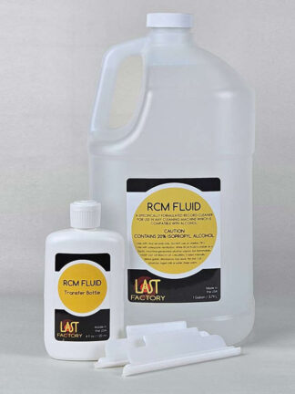 LAST Record Cleaning Machine Fluid comes with a transfer bottle for easy dispensing, as well as two Microfiber Applicators