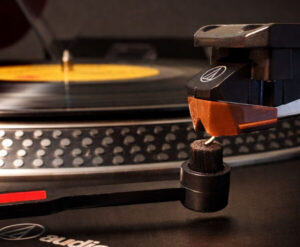 The StyFi Stylus Brush cleans household dust and fluffy debris from the record stylus